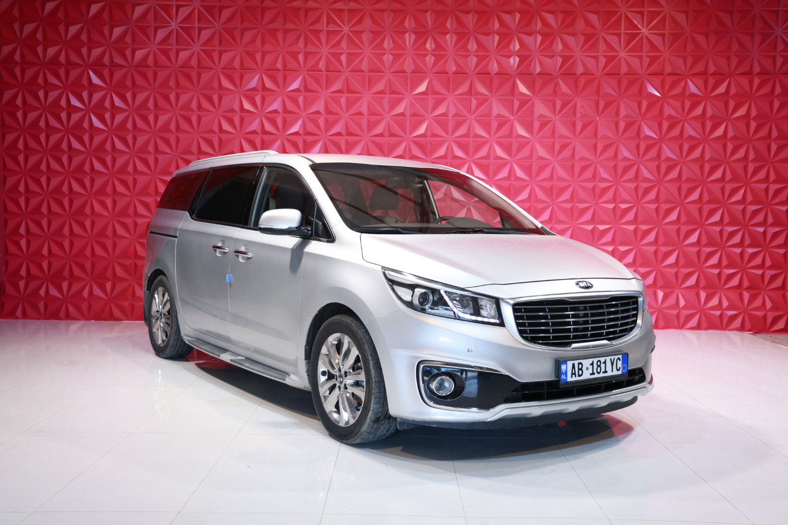 Kia Carnival 8 seats 2017