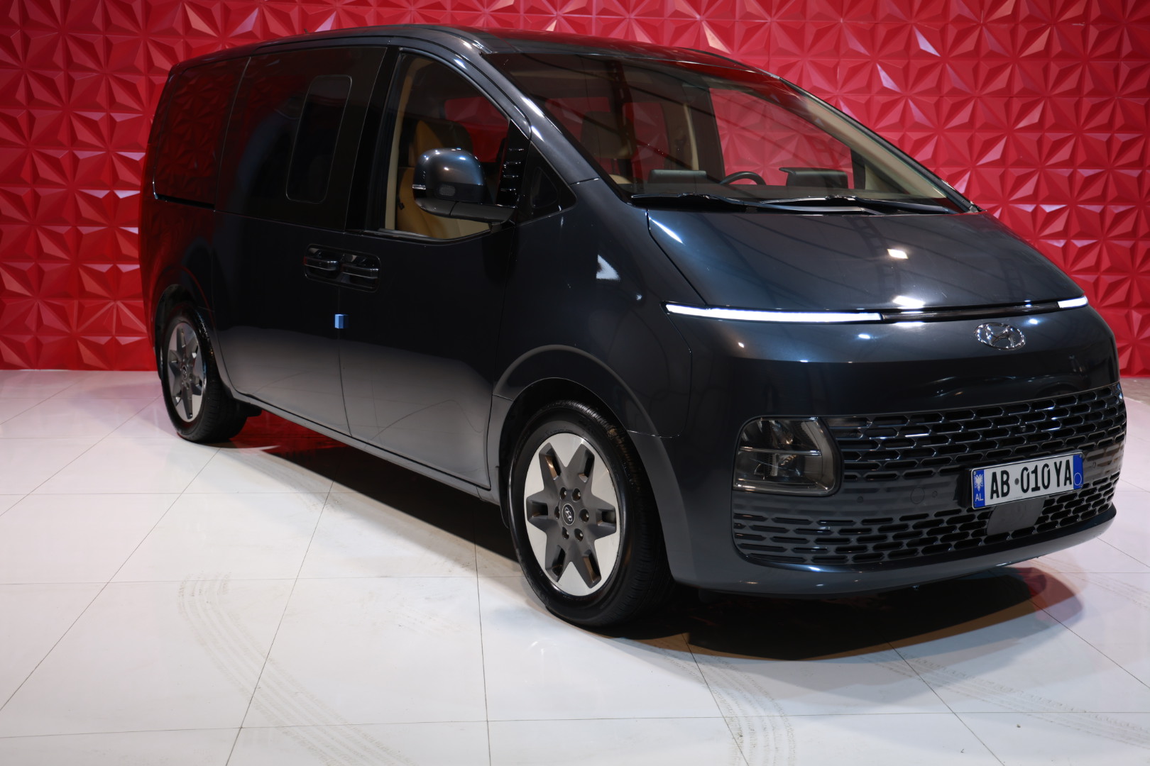 Hyundai Staria 9 Seats 2023